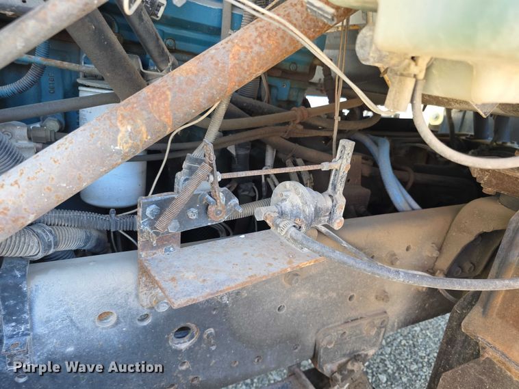 image for item FI0979 2001 International 2554 crane truck