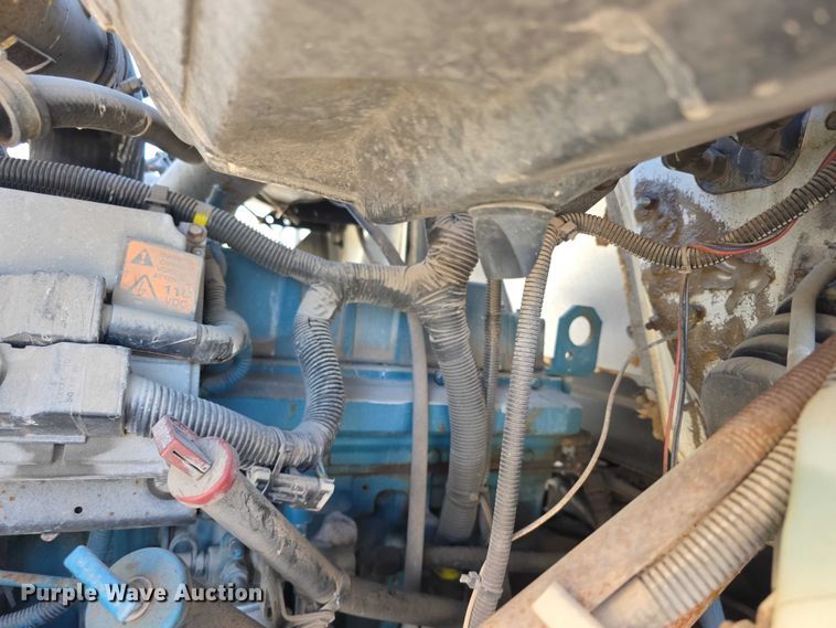 image for item FI0979 2001 International 2554 crane truck