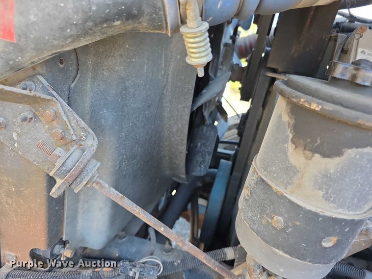 image for item FI0979 2001 International 2554 crane truck