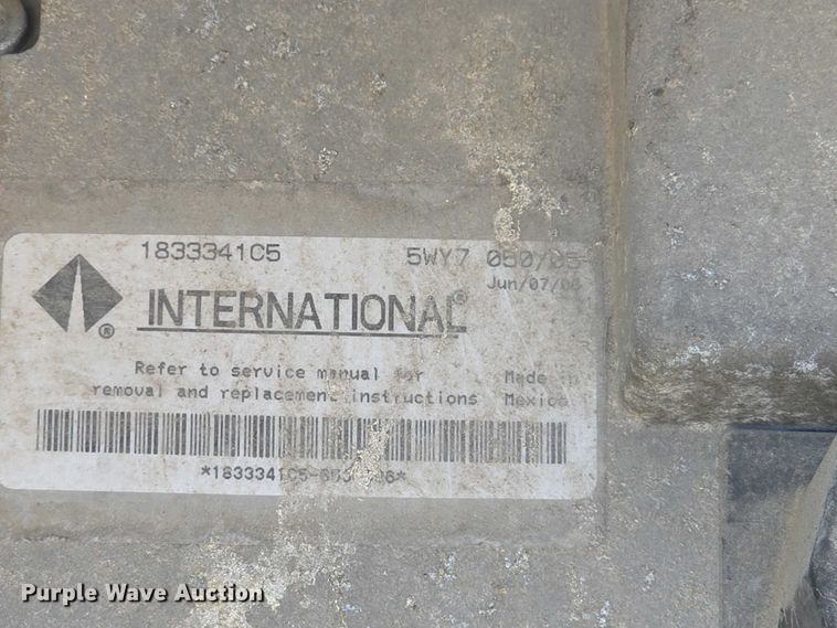 image for item FI0979 2001 International 2554 crane truck