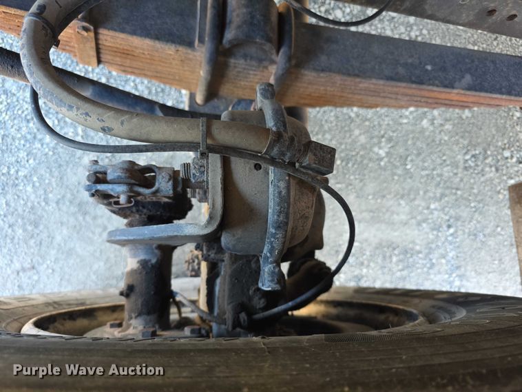 image for item FI0979 2001 International 2554 crane truck