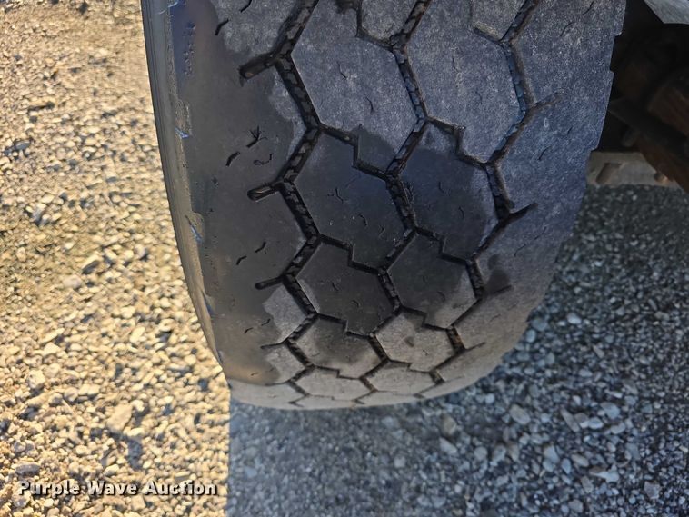 image for item FI0979 2001 International 2554 crane truck