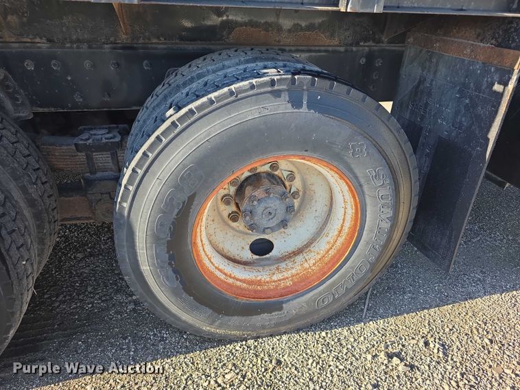 image for item FI0979 2001 International 2554 crane truck