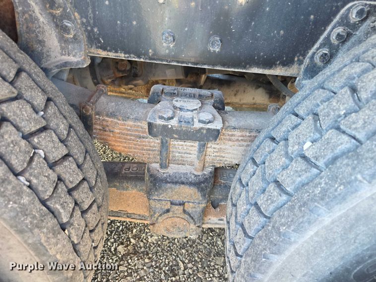 image for item FI0979 2001 International 2554 crane truck