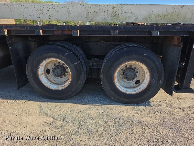 image for item FI0979 2001 International 2554 crane truck