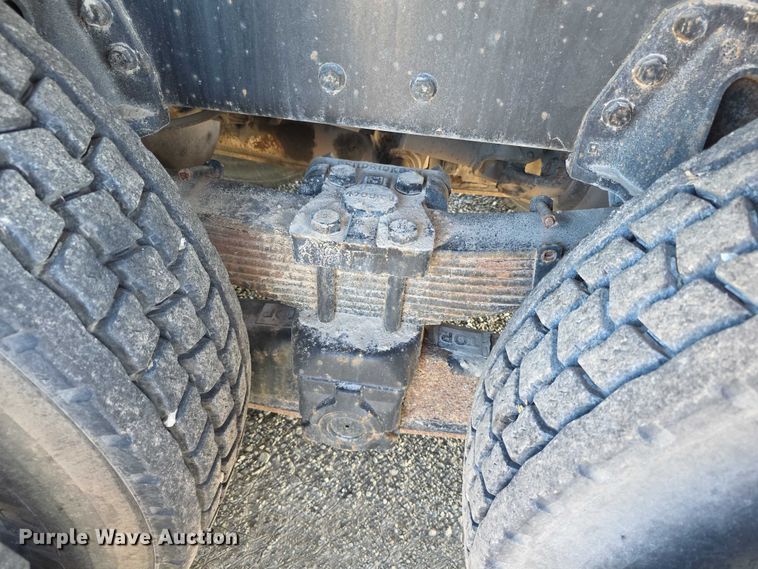 image for item FI0979 2001 International 2554 crane truck