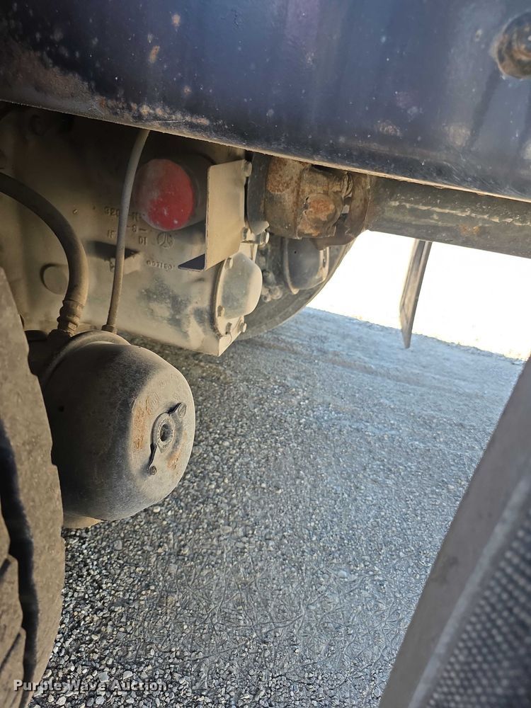 image for item FI0979 2001 International 2554 crane truck