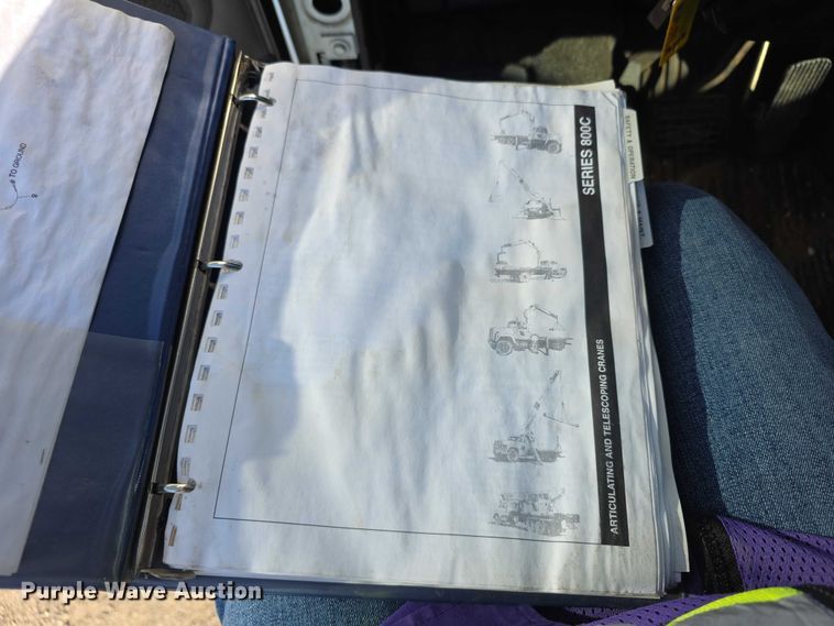 image for item FI0979 2001 International 2554 crane truck