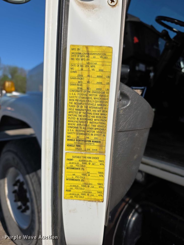 image for item FI0979 2001 International 2554 crane truck