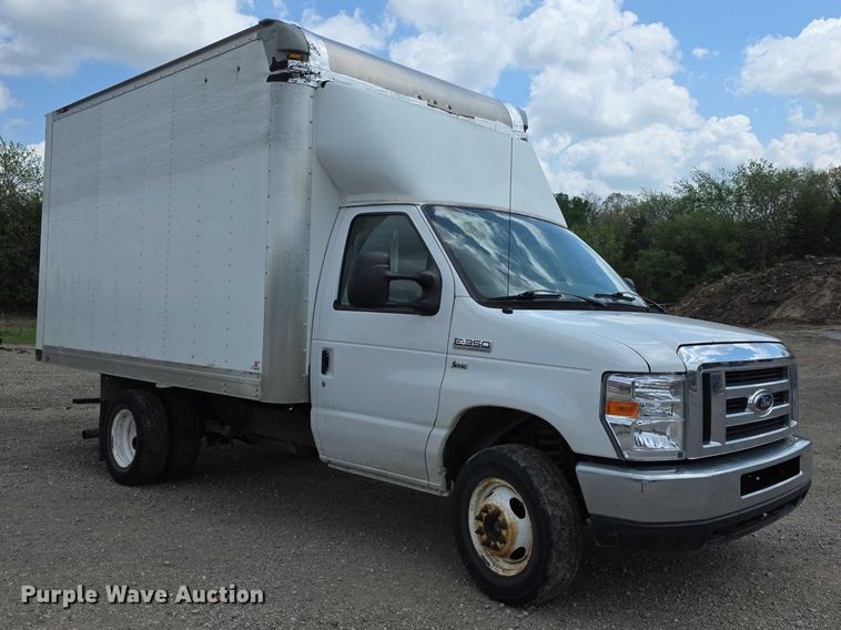 image for item FI0980 2016 Ford E350 Super Duty delivery van