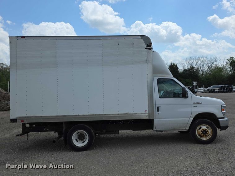 image for item FI0980 2016 Ford E350 Super Duty delivery van