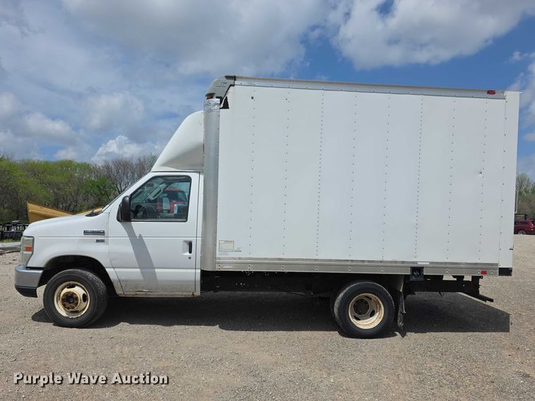 image for item FI0980 2016 Ford E350 Super Duty delivery van