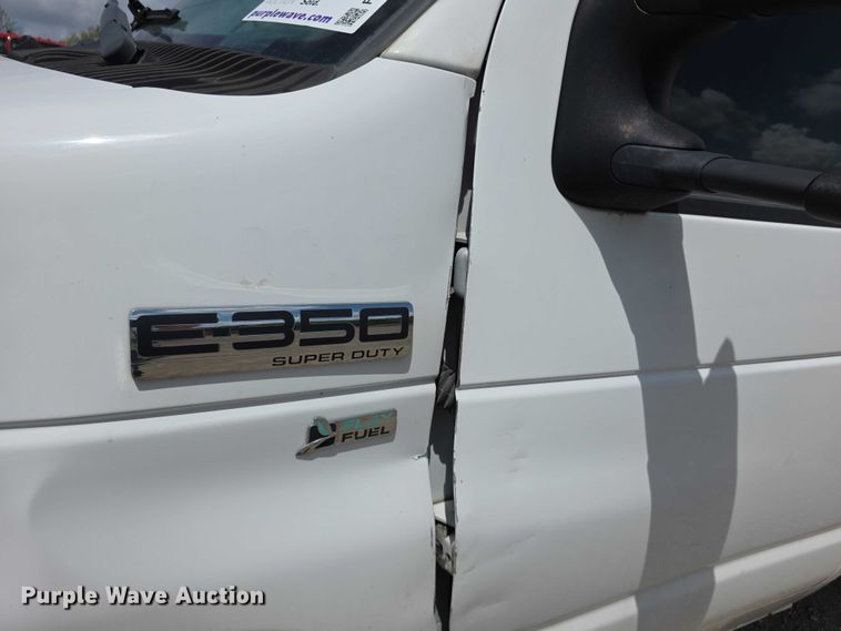 image for item FI0980 2016 Ford E350 Super Duty delivery van