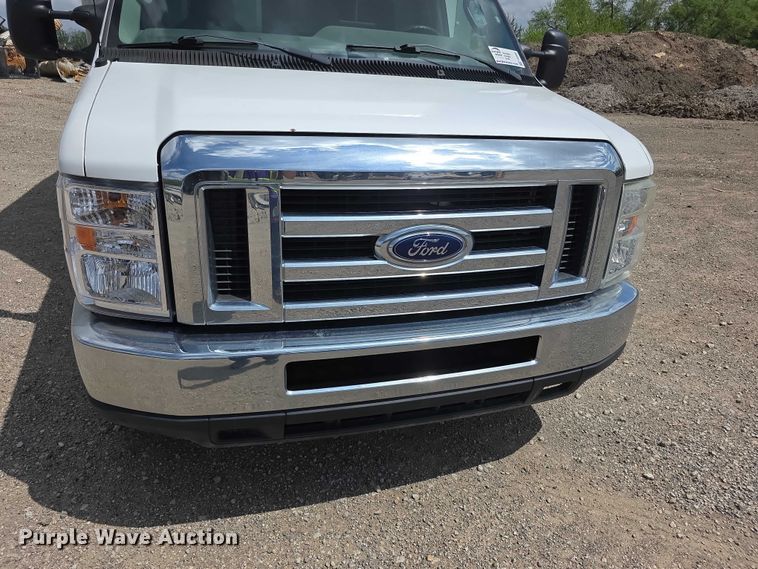 image for item FI0980 2016 Ford E350 Super Duty delivery van