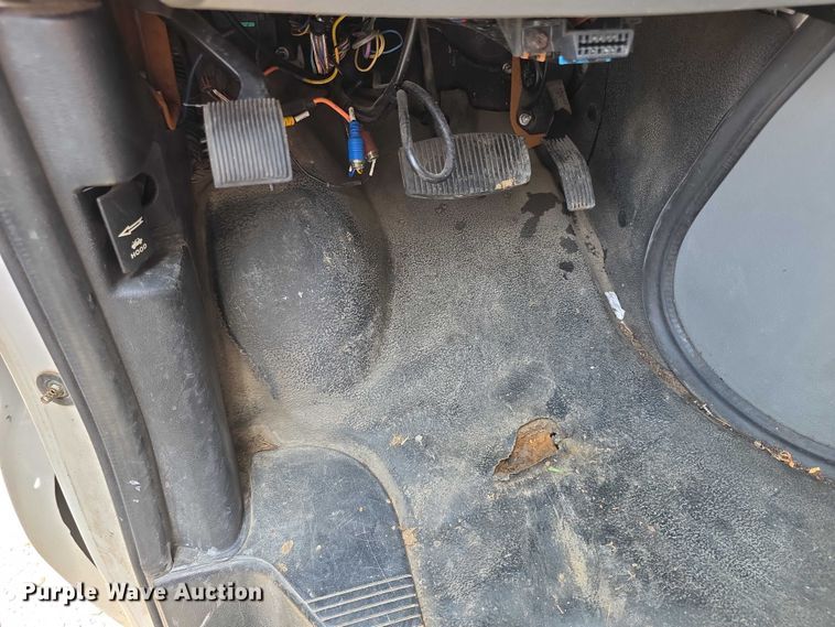 image for item FI0980 2016 Ford E350 Super Duty delivery van