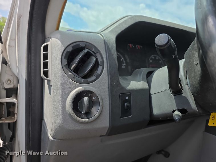 image for item FI0980 2016 Ford E350 Super Duty delivery van