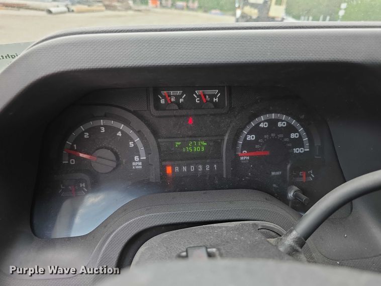 image for item FI0980 2016 Ford E350 Super Duty delivery van