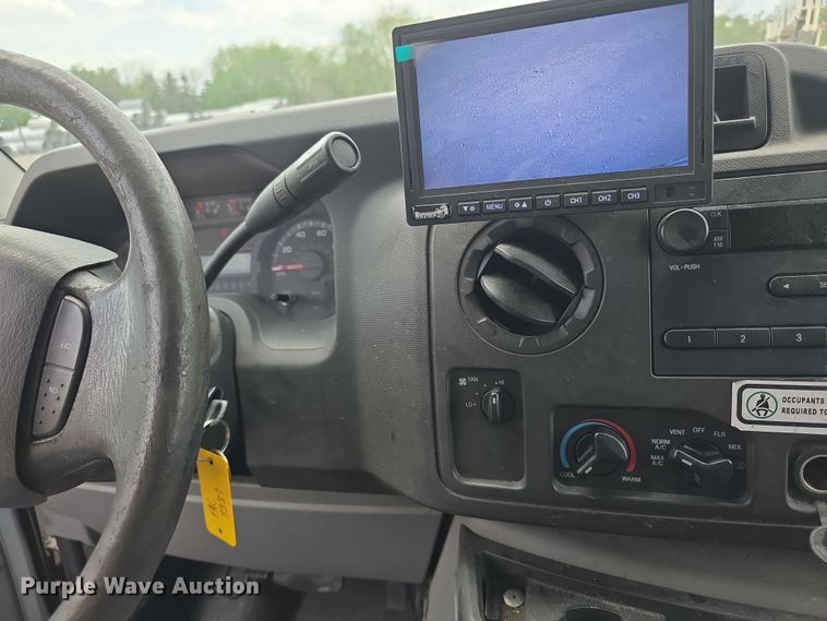 image for item FI0980 2016 Ford E350 Super Duty delivery van