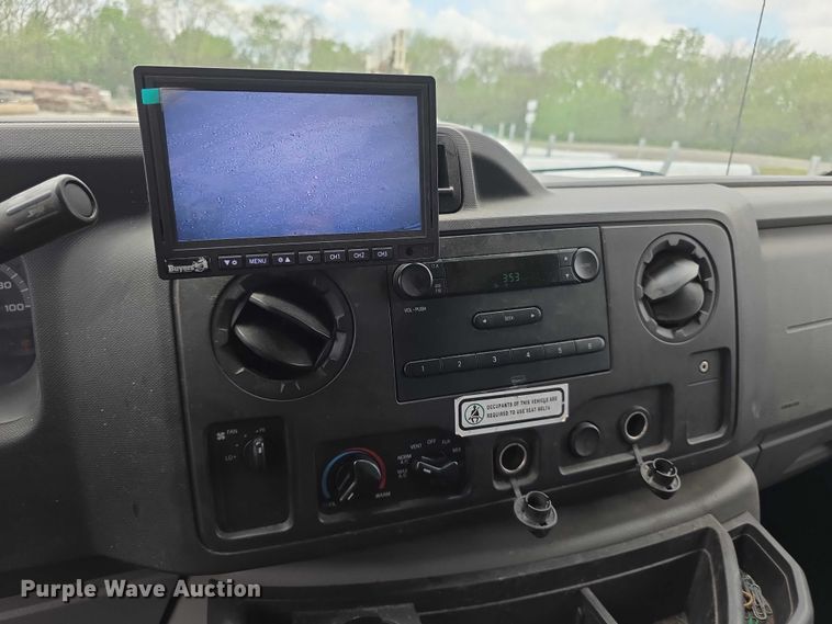 image for item FI0980 2016 Ford E350 Super Duty delivery van