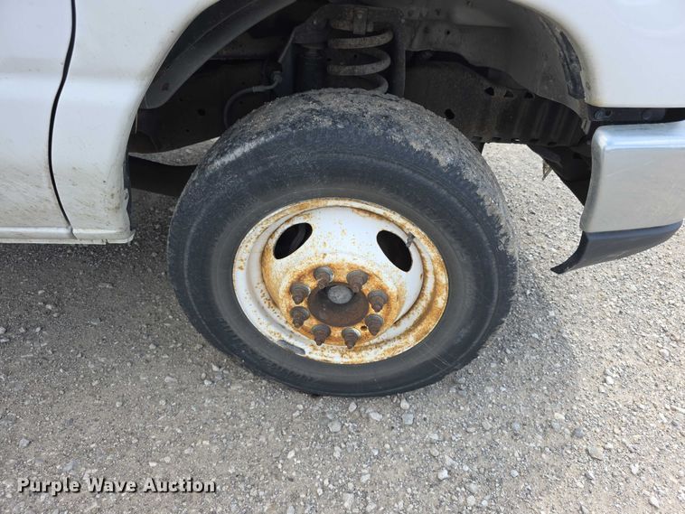 image for item FI0980 2016 Ford E350 Super Duty delivery van