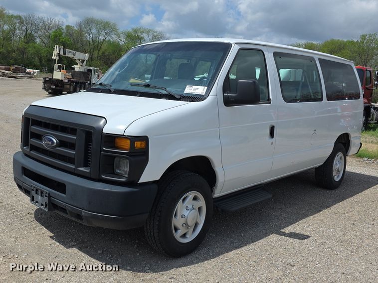 image for item FI0984 2013 Ford E350 Wagon Super Duty XL van