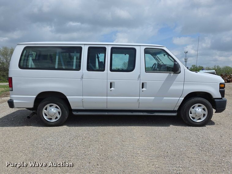 image for item FI0984 2013 Ford E350 Wagon Super Duty XL van