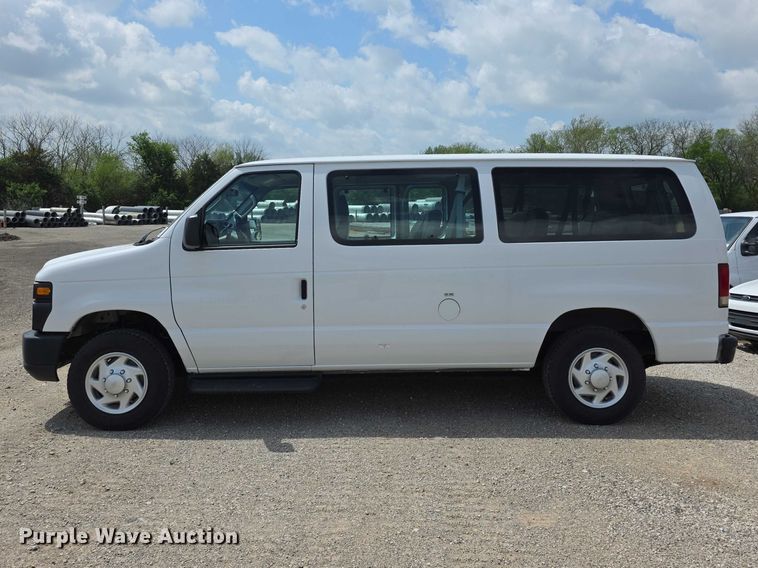 image for item FI0984 2013 Ford E350 Wagon Super Duty XL van