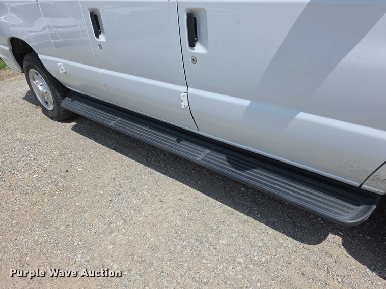 image for item FI0984 2013 Ford E350 Wagon Super Duty XL van