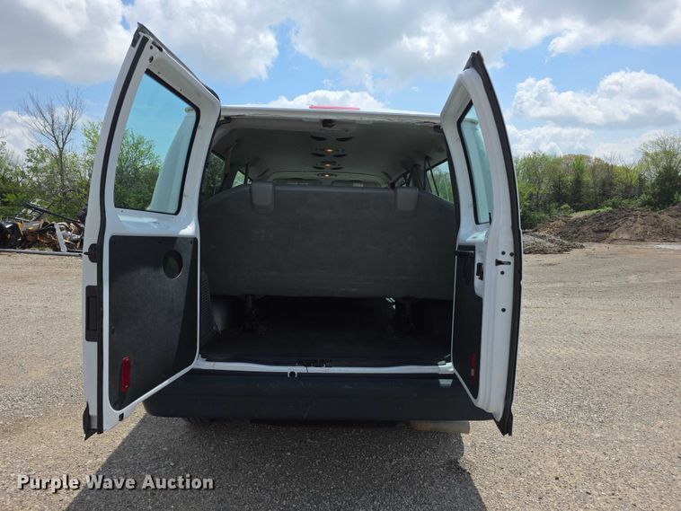 image for item FI0984 2013 Ford E350 Wagon Super Duty XL van
