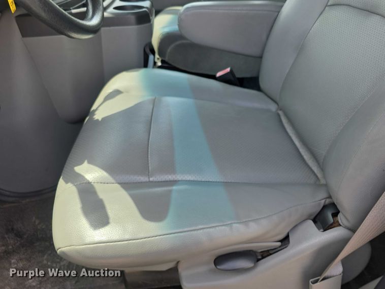 image for item FI0984 2013 Ford E350 Wagon Super Duty XL van