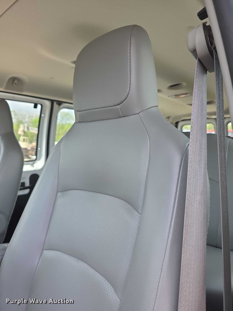 image for item FI0984 2013 Ford E350 Wagon Super Duty XL van