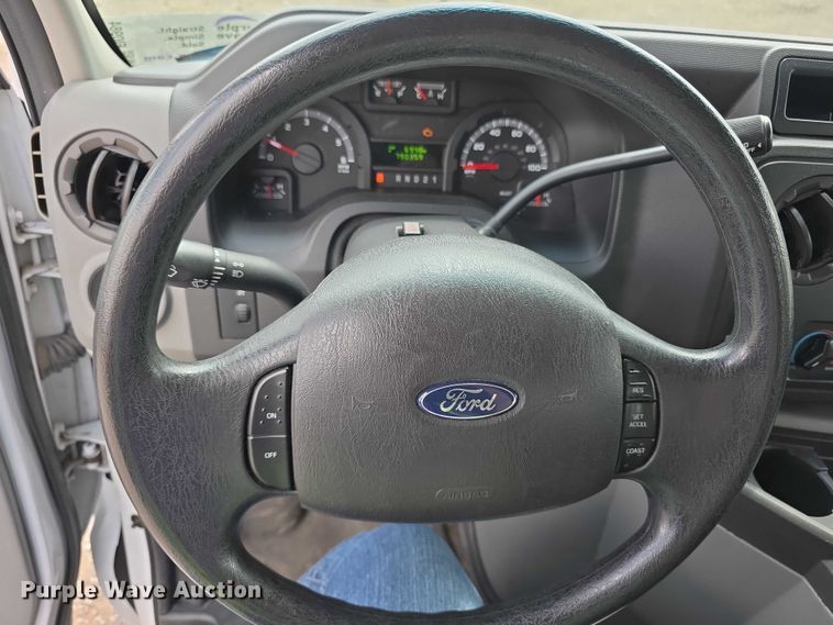 image for item FI0984 2013 Ford E350 Wagon Super Duty XL van