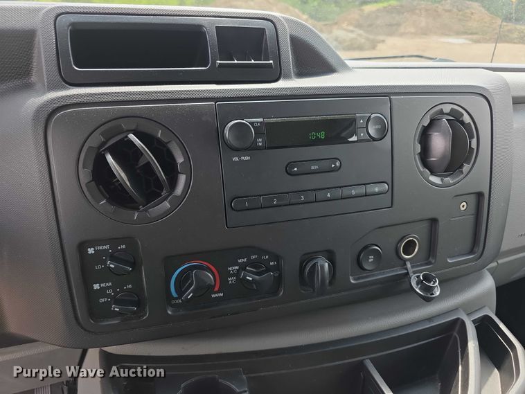 image for item FI0984 2013 Ford E350 Wagon Super Duty XL van