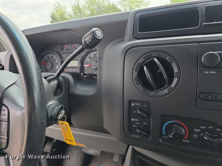 image for item FI0984 2013 Ford E350 Wagon Super Duty XL van