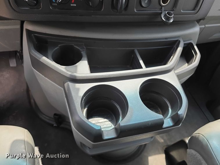 image for item FI0984 2013 Ford E350 Wagon Super Duty XL van