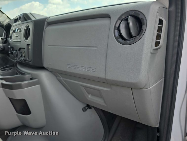 image for item FI0984 2013 Ford E350 Wagon Super Duty XL van