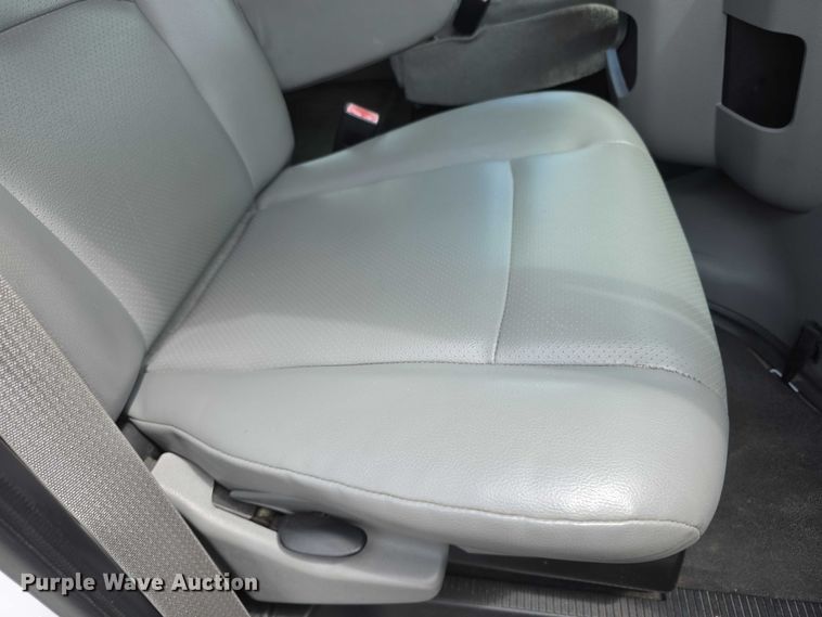 image for item FI0984 2013 Ford E350 Wagon Super Duty XL van