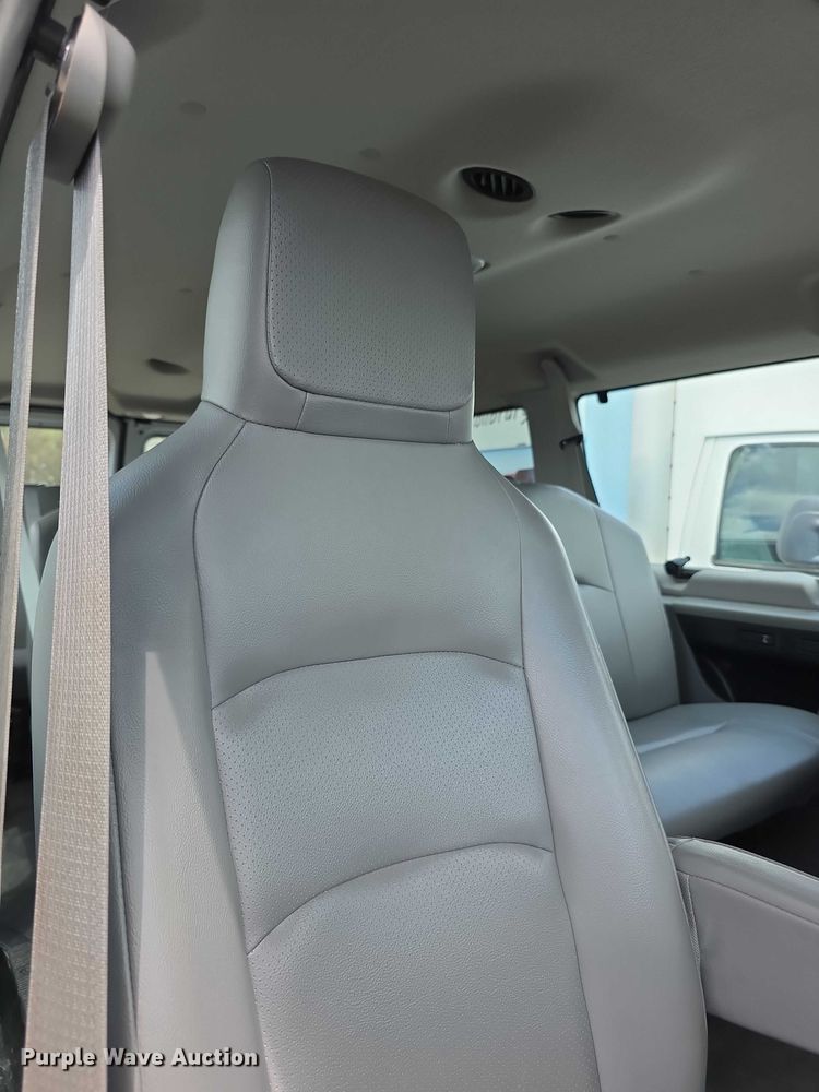 image for item FI0984 2013 Ford E350 Wagon Super Duty XL van