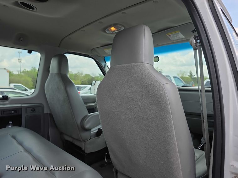 image for item FI0984 2013 Ford E350 Wagon Super Duty XL van