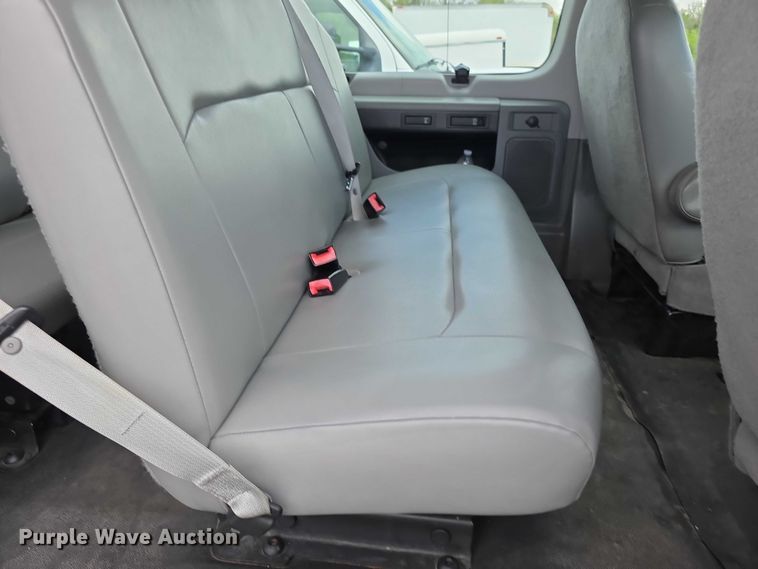 image for item FI0984 2013 Ford E350 Wagon Super Duty XL van