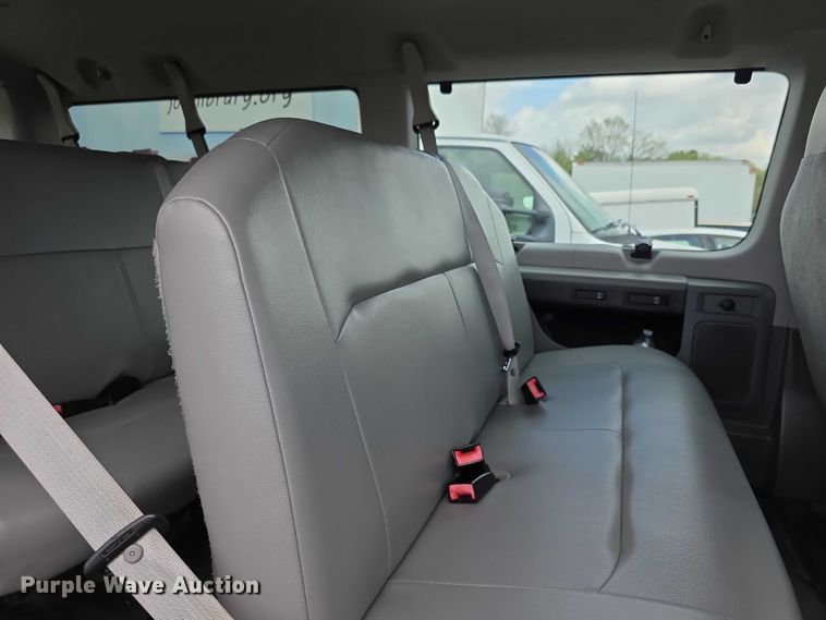 image for item FI0984 2013 Ford E350 Wagon Super Duty XL van