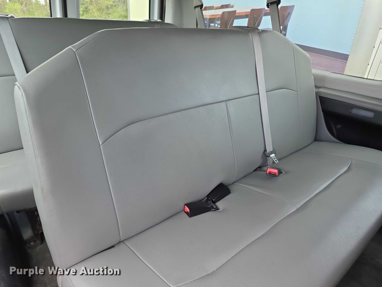 image for item FI0984 2013 Ford E350 Wagon Super Duty XL van
