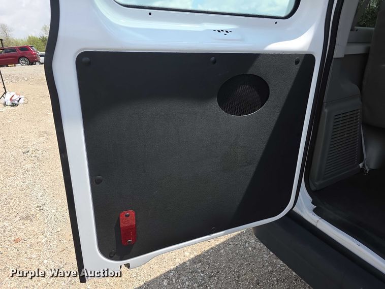 image for item FI0984 2013 Ford E350 Wagon Super Duty XL van