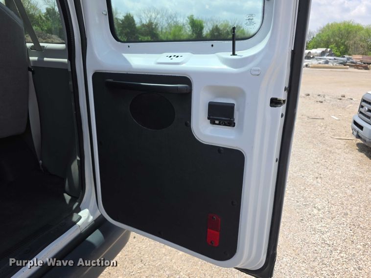 image for item FI0984 2013 Ford E350 Wagon Super Duty XL van