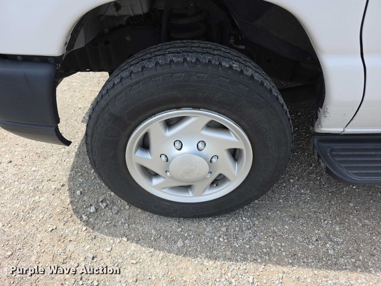 image for item FI0984 2013 Ford E350 Wagon Super Duty XL van