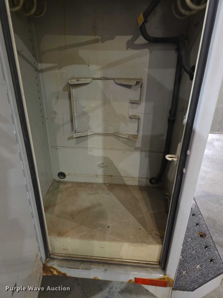 image for item FI0987 2008 Ford    F350 Super Duty utility bed pickup truck