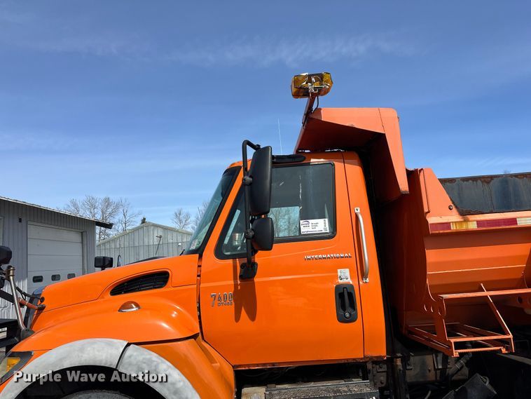 image for item FK0038 2006 International 7400 dump truck
