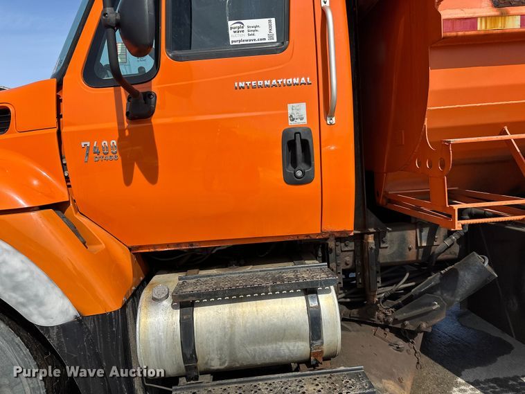 image for item FK0038 2006 International 7400 dump truck