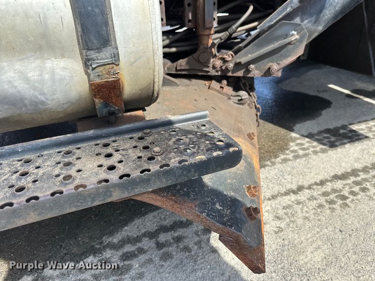 image for item FK0038 2006 International 7400 dump truck