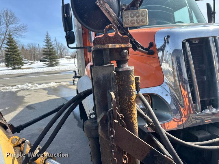 image for item FK0038 2006 International 7400 dump truck